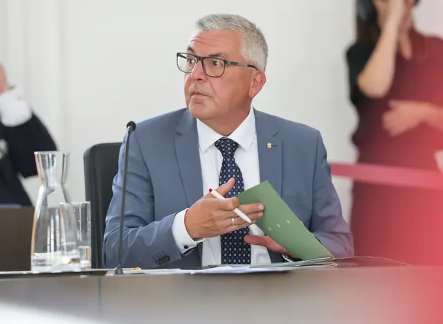 Landesrat Josef Schwaiger im Salzburger Landtag. Der Politiker ist in der Nacht auf Donnerstag im Landeskrankenhaus verstorben. | Foto: Franz Neumayr
