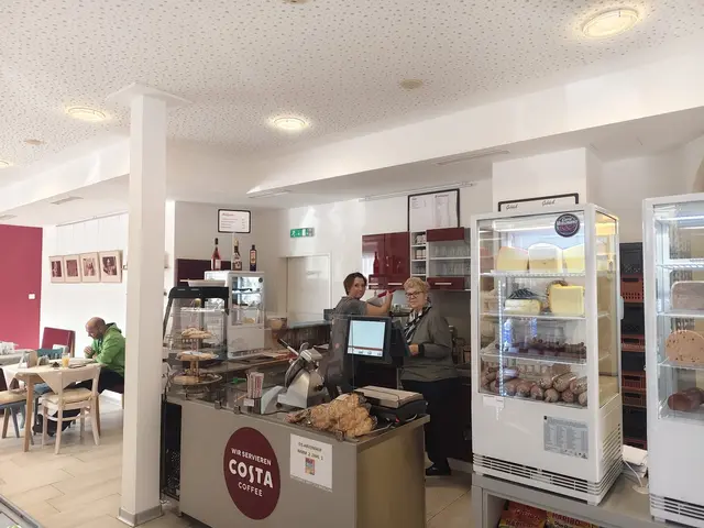 Ein frisches Häferl Kaffee darf beim Tratschen - über Gott und die Welt - nicht fehlen.  | Foto: Gemeinde Hirm