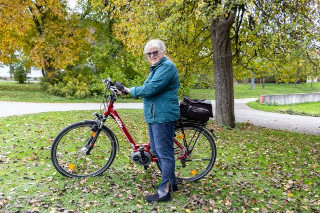 Regina M. kann endlich wieder Radfahren. | Foto: Doms