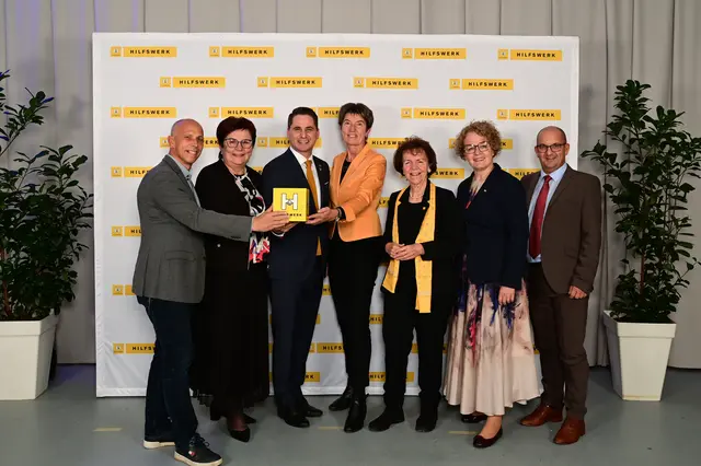 Hannes Zimmermann, Ehrenpräsidentin Michaela Hinterholzer, Präsident Lukas Brandweiner, Vizepräsidentin Martina Diesner-Wais, Pauline Gschwandtner, Landesrätin Christiane Teschl-Hofmeister und Manfred Stauderer. | Foto: Hilfswerk Niederösterreich