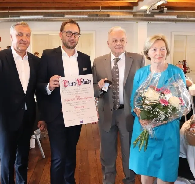 Für sein Wirken wurde Walter Dujmovits auch mit dem Ehrenring der Gemeinde Stegersbach ausgezeichnet. | Foto: Gemeinde Stegersbach
