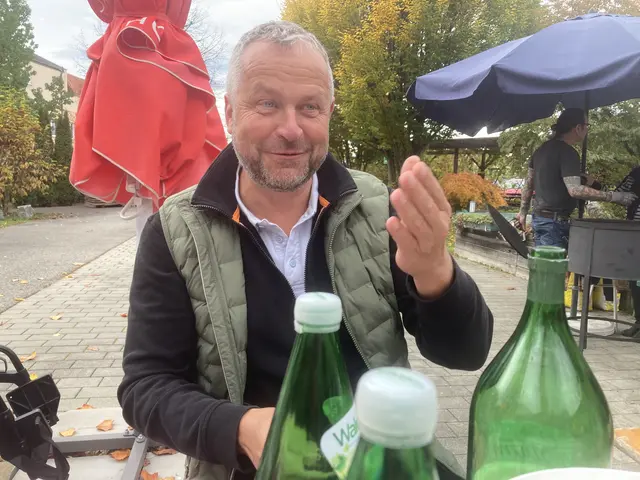 Bürgermeister Robert Tulnik unterhielt sich lange mit den Bewohnerinnen und Bewohnern.