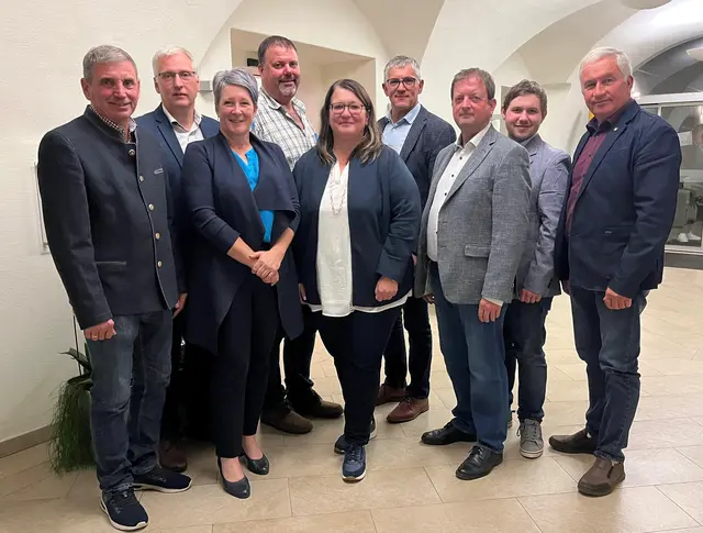 v.li.n.re.: Bgm. Günther Kröpfl Bgm. Gerhard Wandl, Vbgm. Gabriela Dietl, Bgm. BM Ing. Franz Holzer, Bgm. Eva Schachinger, Bgm. Andreas Pichler, Bgm. Josef Graf, Vbgm. Christoph Lechner, Bgm. Franz Aschauer   | Foto: Gemeinde St. Leonhard/Hw.