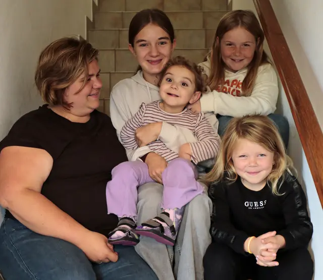 Mama Jamin Mühlböck mit ihren vier Mädels: Valerie (13), Leonie (8), Johanna (6) und Daniela (3)  | Foto: MeinBezirk/K.Schw.