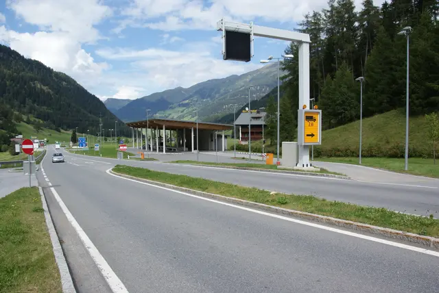 Zwischen Montag, 20. Oktober, und Dienstag, 21. Oktober führte die Polizei auf der Lkw-Kontrollstelle Nauders Schwerverkehrskontrollen durch. | Foto: Othmar Kolp