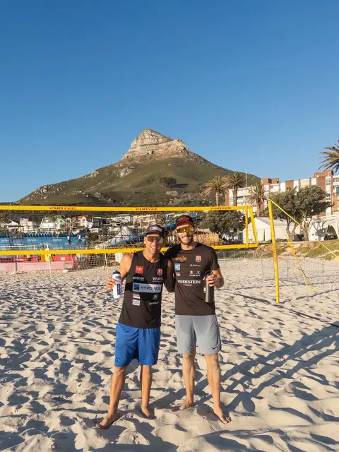 Moritz Pristauz und Alexander Horst sind derzeit in Kapstadt beim Elite-Beachvolleyball-Turnier am Start. | Foto: Privat