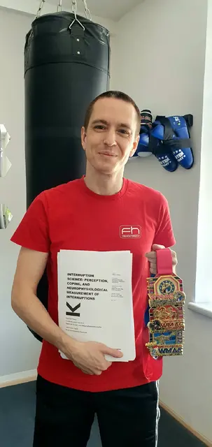 Fabian Stangl, Assistenzprofessor an der FH Oberösterreich, gelingt der erfolgreiche Spagat zwischen Beruf, Studium und sportlicher Leidenschaft.
 | Foto: Stangl privat