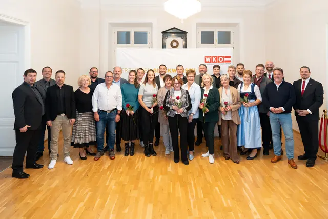 Im feierlichen Rahmen ehrten WK Vizepräsidentin Astrid Legner und Bezirksobmann Walter Sabitzer  59 Unternehmerinnen und Unternehmer aus dem Bezirk St. Veit. | Foto: WKK/Irrasch