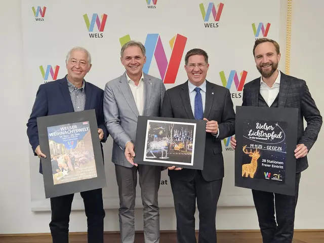 Präsentierten das heurige Programm der Weihnachtswelt: (V.l.) Helmut Platzer (Vorstandsvorsitzender Tourismusverband Region Wels), Peter Jungreithmair (GF Wels Marketing &amp; Touristik GmbH), Bürgermeister Andreas Rabl (FPÖ), Wirtschaftsstadtrat Martin Oberndorfer (ÖVP)  | Foto: Wels Marketing &amp; Touristik GmbH 
