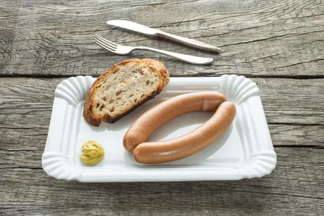 Alle getesteten Frankfurter erhielten aufgrund des hohen Fett- und Salzgehalts einen schlechten Nutri-Score von D oder E und sollten daher nur selten konsumiert werden. | Foto: PantherMedia - photohomepage