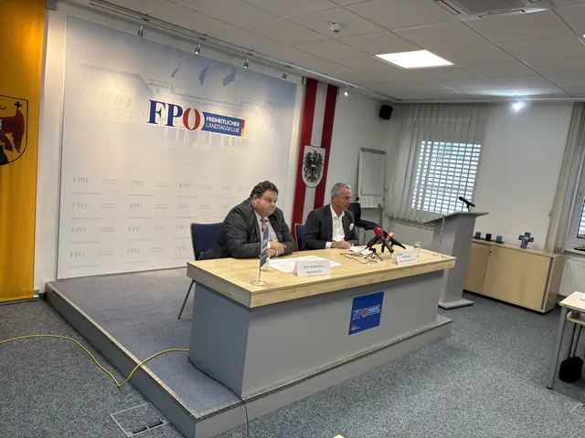 Die Klubobmänner von ÖVP und FPÖ, Bernd Strobl und Norbert Hofer, kündigten eine mögliche Anzeige gegen Landeshauptmann Doskozil bei einer Pressekonferenz letzte Woche an. Am Donnerstag ist diese nun eingelangt. | Foto: Franz Tscheinig/MeinBezirk