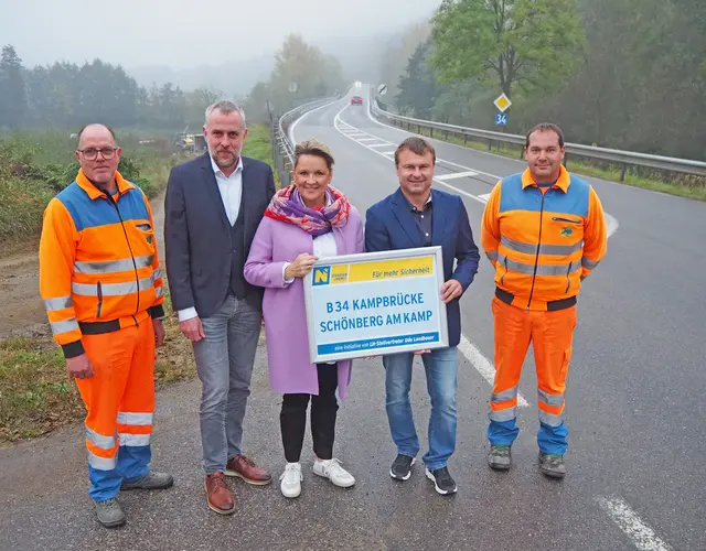  v.li.n.re.: Günter Kurzmann (Straßenmeisterei Langenlois), DI Gert Kratzer (Leiter der NÖ Straßenbauabteilung Krems), Landesrätin Susanne Rosenkranz (i.V. LH-Stv. Udo Landbauer), DI Markus Brunner (NÖ Straßendienst – Leiter Abt. Brückenbau), Johannes Bauer (Straßenmeisterei Langenlois)

 | Foto: NÖ STD