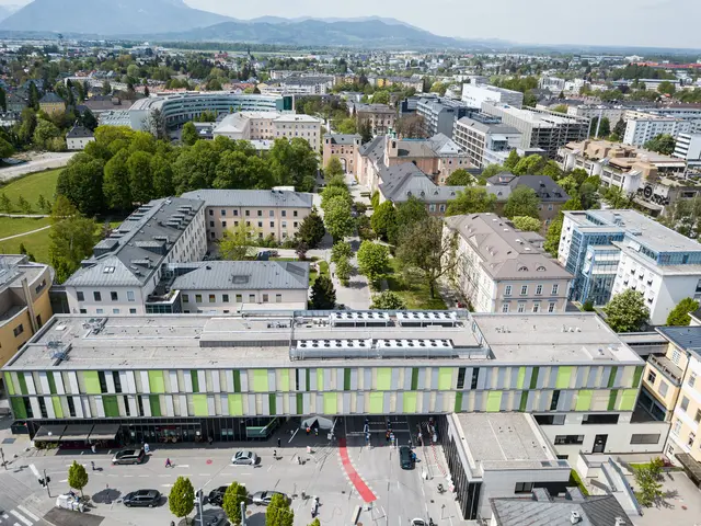 Die Landesregierung gibt tief betroffen bekannt, dass Landesrat Josef Schwaiger in der Nacht auf Donnerstag, den 23. Oktober 2025, im Landeskrankenhaus Salzburg verstorben ist.  | Foto: SALK