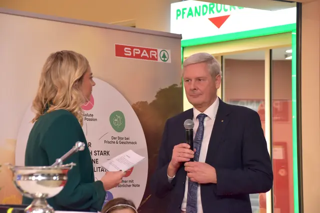 "Spar in Österreich ist auf der Überholspur, das spüren wir", betonte Hans K. Reisch im "Interview".  | Foto: Barbara Fluckinger