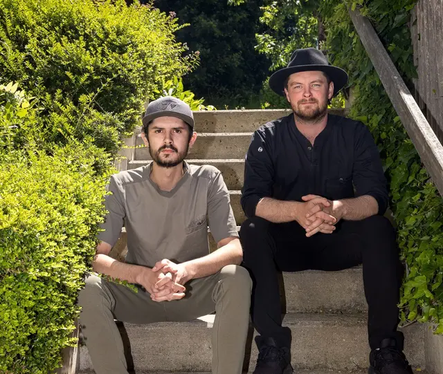 Harald Irka und Johann Schmuck laden in der Vorweihnachtszeit zum Weihnacht-PopUp im Gewürzhaus "Van den Berg" in Graz ein. | Foto: Kirchgasser Photography