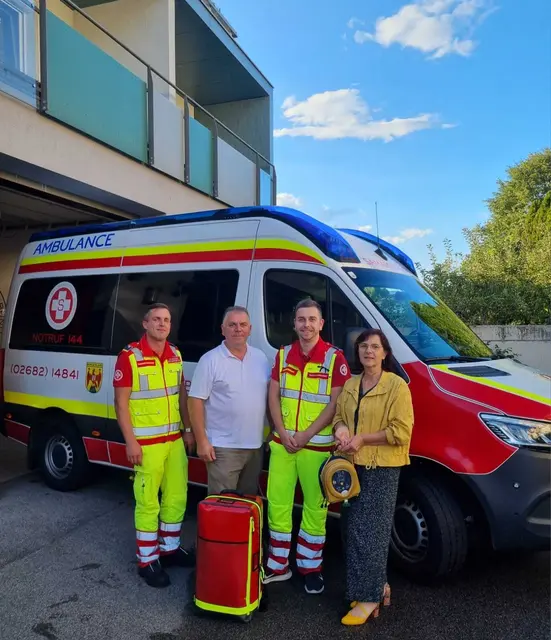 Notfallsanitäter Raphael Degendorfer unterstützt künftig das Rettungsnetz des Samariterbundes Burgenland. | Foto: Manfred Degendorfer