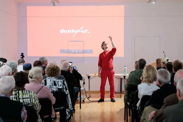 Mit „Der Drops ist gelutscht“ erklärte donhofer., Obmann des St. Pöltner Künstlerbundes, seinen Rücktritt. | Foto: Peter Rauchecker