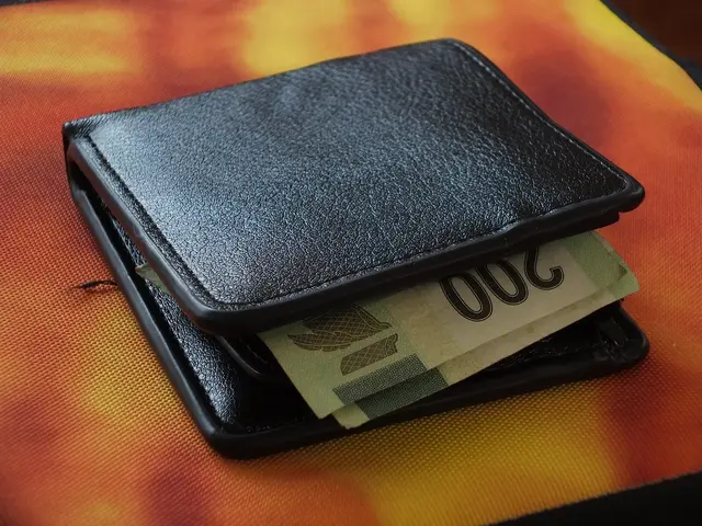 Einem 32-Jährigen wurde Bargeld aus seinem Auto gestohlen – ein Tatverdächtiger konnte ausgeforscht werden. | Foto: pixabay