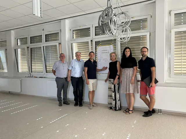 Zu Besuch auf der Baustelle des neuen Kindergartens vergangenes Jahr. Die Stadtgemeinde wirft einen Blick auf die Baupläne. | Foto: Stadtgemeinde Neulengbach