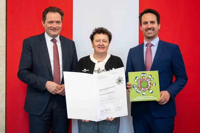Umweltminister Norbert Totschnig, Direktorin Hildegard Prem und Bildungsminister Christoph Wiederkehr (von links). | Foto: BMLUK/Hemerka