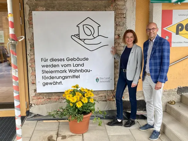 Landesrätin Simone Schmiedtbauer bei der Baustellenbesichtigung mit Bgm. Christoph Zirngast | Foto: Marktgemeinde Großklein