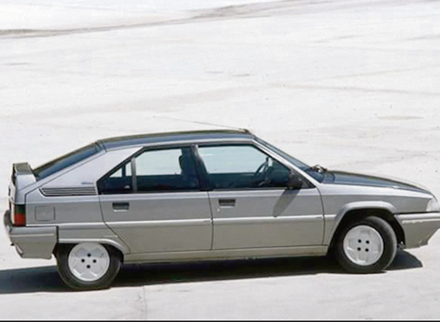 Der silberne Citroen wurde aus dem Moldaustausee geborgen. | Foto: Polizei