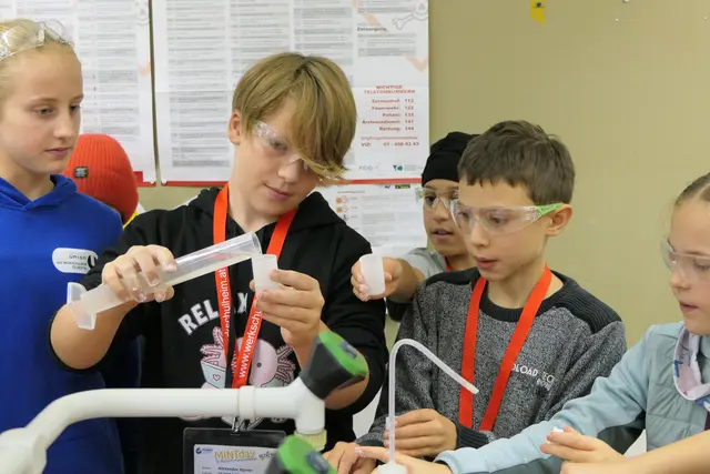 An über 20 Mitmachstationen konnten die Besucher experimentieren und tüfteln. | Foto: Leader-Region FUMO