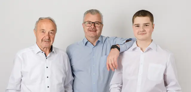 Drei Generationen (von links): Firmengründer Ernst Pühringer, Harald Pühringer und Raphael Pühringer. | Foto: Flora Fellner Fotografie