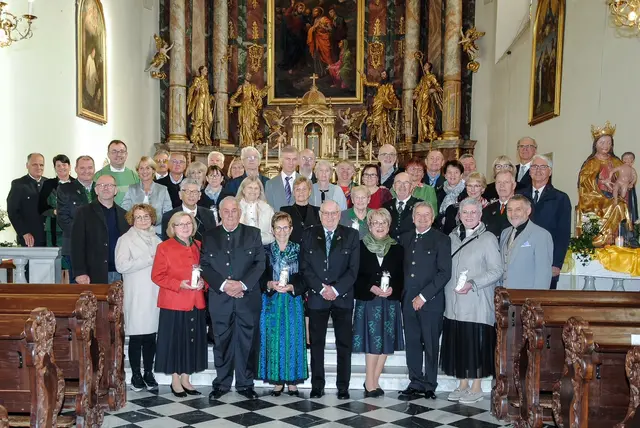 Die Ehejubilare feierten gemeinsam in der Stadtpfarrkirche in Leibnitz. | Foto: Kurt Hochsam/Pfarre Leibnitz