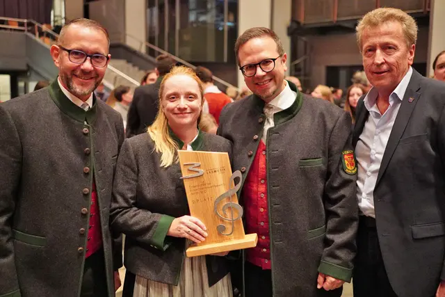 Zum Erfolg des MV Lieboch gratulierten Obfrau Anita Zrin und Kapellmeister Stefan Karner die Bgm. von Lieboch und Haselsdorf-Tobelbad Stefan Helmreich (li) und Hubert Holzapfel (re). | Foto: privat
