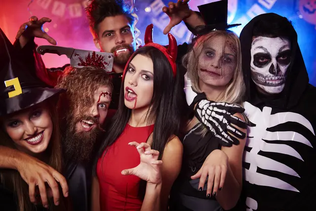 Einer schaurig-schönen Halloween-Nacht in Wels soll nichts im Wege stehen – für alle Fälle zeigen sich die lokalen Einsatzkräfte gut vorbereitet. | Foto: smarterpix/gpointstudio