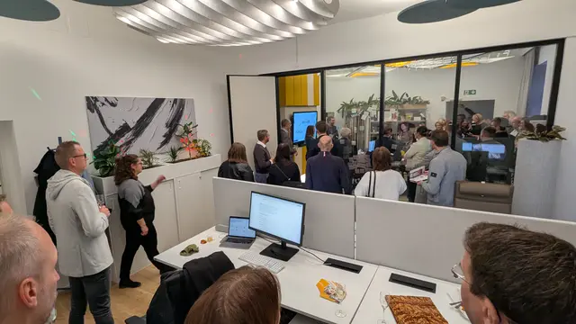 Volles Haus bei der Eröffnung mit über 50 Gästen | Foto: Claus Pohnitzer