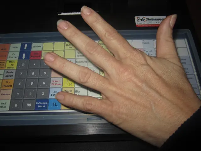 Ein 38-jähriger Arbeiter wurde bei Arbeiten an einer Rohrbiegemaschine schwer an der Hand verletzt. | Foto: MeinBezirk