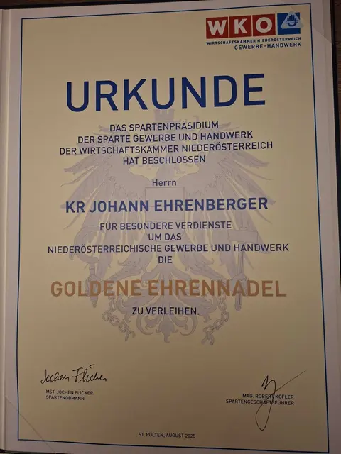 Goldene Ehrennadel der Sparte Gewerbe und Handwerk für Johann Ehrenberger.