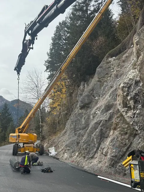 Viele begleitende Arbeiten wurden im Zuge der Straßensanierung durchgeführt. | Foto: Simon Larcher
