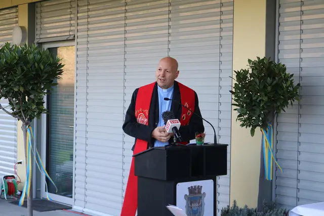 Pfarrer Werner Pirkner nahm im Rahmen der Eröffnungsfeier die feierliche Segnung vor.