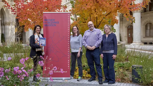 v. l.: Stadträtin Veronica Kaup-Hasler, Brigitte Neichl (Präsidentin der Arbeitsgemeinschaft der Wiener Bezirksmuseen), Matti Bunzl (Direktor des Wien Museums), Regina Wonisch (Leiterin der Stabsstelle Bezirksmuseen im Wien Museum).
  | Foto: Stadt Wien / Markus Wache