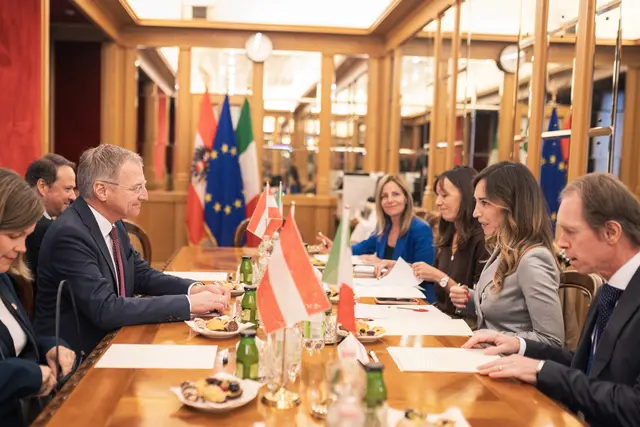 Landeshauptmann Stelzer mit der Vizepräsidentin des Italienischen Senats, Maria Domencia Castellone. | Foto: Land OÖ/Mayrhofer