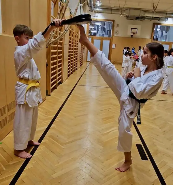 Ivano und Mia Tomic beim Training. | Foto: zVg