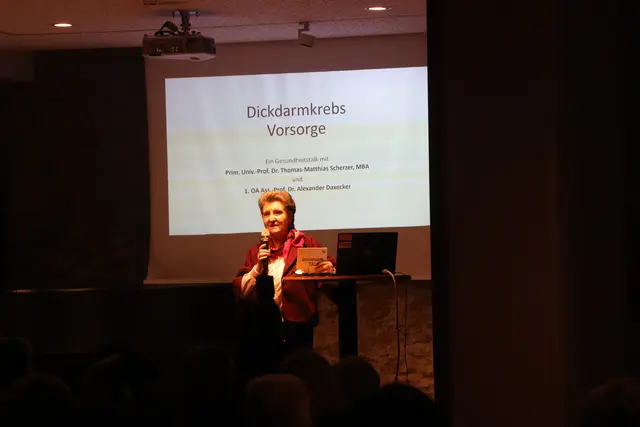 Erika Buchinger bei ihren einleitenden Worten. | Foto: Schauer