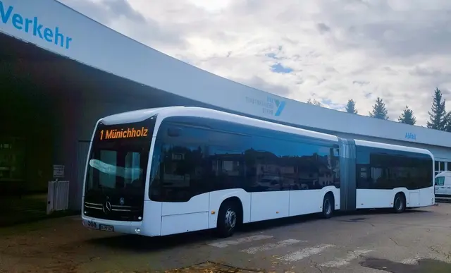 Nach der Inbetriebnahme des ersten Midi-Busses mit 10,6 Metern Länge testen die Stadtbetriebe nun den 18,2 Meter langen E-Gelenkbus „eCitaro G“ im Steyrer Stadtgebiet. | Foto: Stadtbetriebe Steyr
