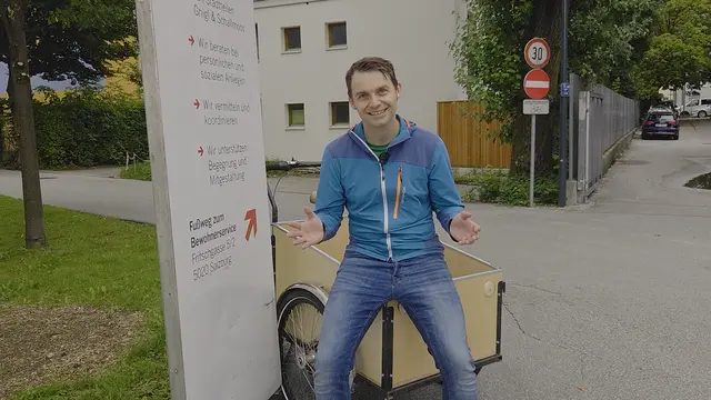 Unter dem Motto "Einfach und kostenlos ein Lastenrad leihen" bieten die Bewohnerservice-Stellen kostenlose Leihlastenräder an. Der Filmemacher Markus Bachofner hat diesen Service getestet und seine Erfahrungen in einer kurzen Dokumentation festgehalten. 