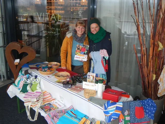 Beim Kunsthandwerks- und Weihnachtsmarkt findet man auch Weihnachtsgeschenke.  | Foto: Herbert Schöttl