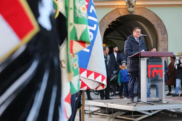 Auch Leobens Bürgermeister Kurt Wallner betonte, die außergewöhnliche Leistung der Einsatzorganisationen und zollte ihnen Anerkennung und Dankbarkeit.
 | Foto: Armin Russold