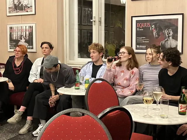 Publikumsgespräch im Theaterfoyer | Foto: Stockmann