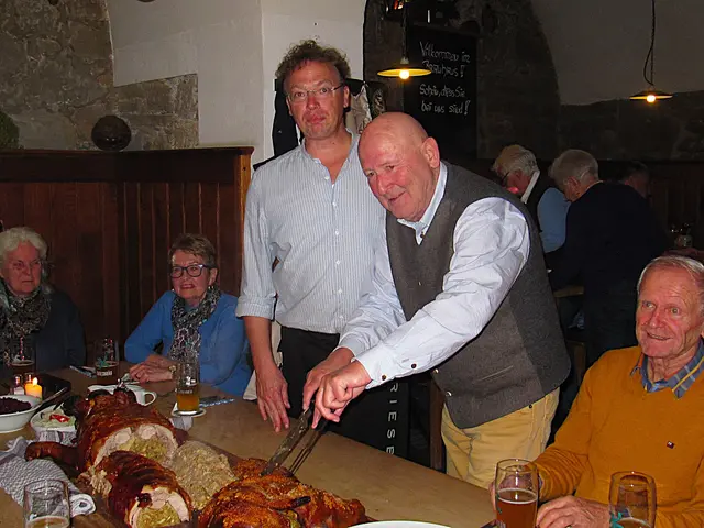 Ausflug nach Murnau - zur Wieskirche und einer Bootfahrt am Staffelsee
Spanferkel-Essen im Griesbräu - Obm.Hans Ramsauer !