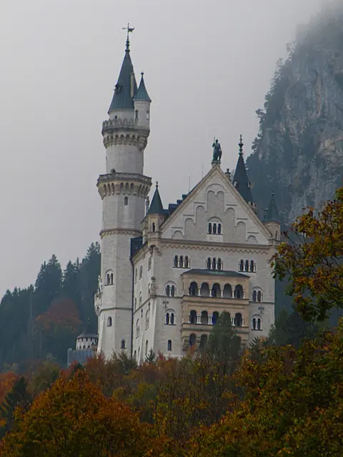 Ausflug nach Murnau - zur Wieskirche und einer Bootfahrt am Staffelsee
Neu Schwanstein im Vorbeifahren !