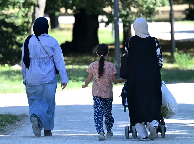 Das von der Regierung geplante Kopftuchverbot für Mädchen unter 14 Jahren geht in eine entscheidende Phase: Die Begutachtungsphase ist zu Ende, übrig bleiben Bedenken über die rechtlichen Möglichkeiten und die Möglichkeit, dass dieses wieder gekippt wird.  | Foto: HELMUT FOHRINGER / APA / picturedesk.com