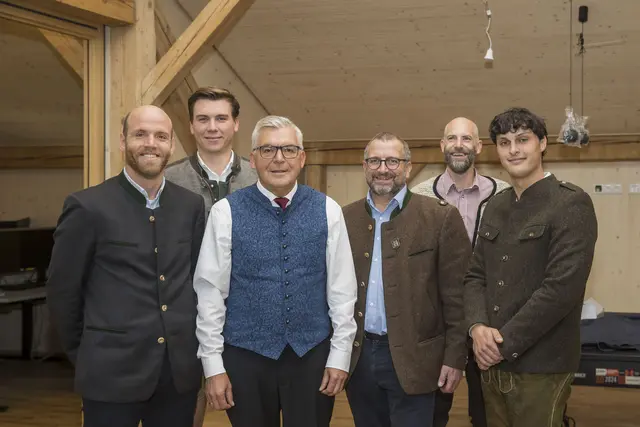 (Archivfoto) Vlnr.: Josef Petzlberger, Landesrat Josef Schwaiger, Landesforstdirektor Michael Mitter, Matthias Herzog, Gregor Pamminger, Florian Warter. | Foto: Land Salzburg/Neumayr/Leopold