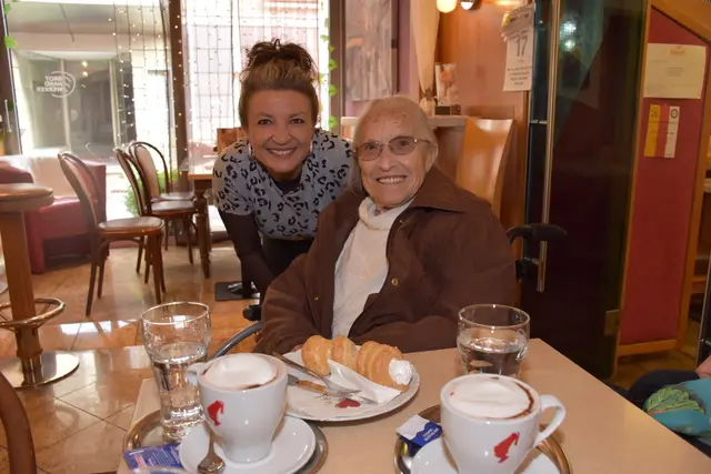 Beim Kandolf gab es einen Kakao und eine Schaumrolle als Wegzerrung.
 | Foto: MeinBezirk/Dominik Lach